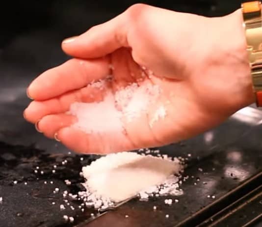 12 Days of Clean: Cleaning Up Oven Spills! clean oven spills