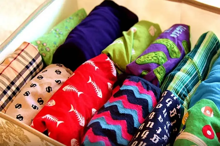 More Folding Tips! (Ranger Rolls, Jeans & Pants, Stockings, Sweaters, Boxer Shorts) More Folding Tips! (Ranger Rolls, Jeans & Pants, Stockings, Sweaters, Boxer Shorts)