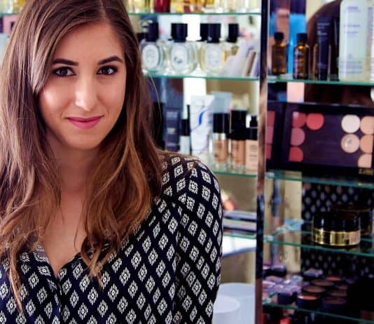 How I Clean & Organize My Make-Up Area (Clean With Me)