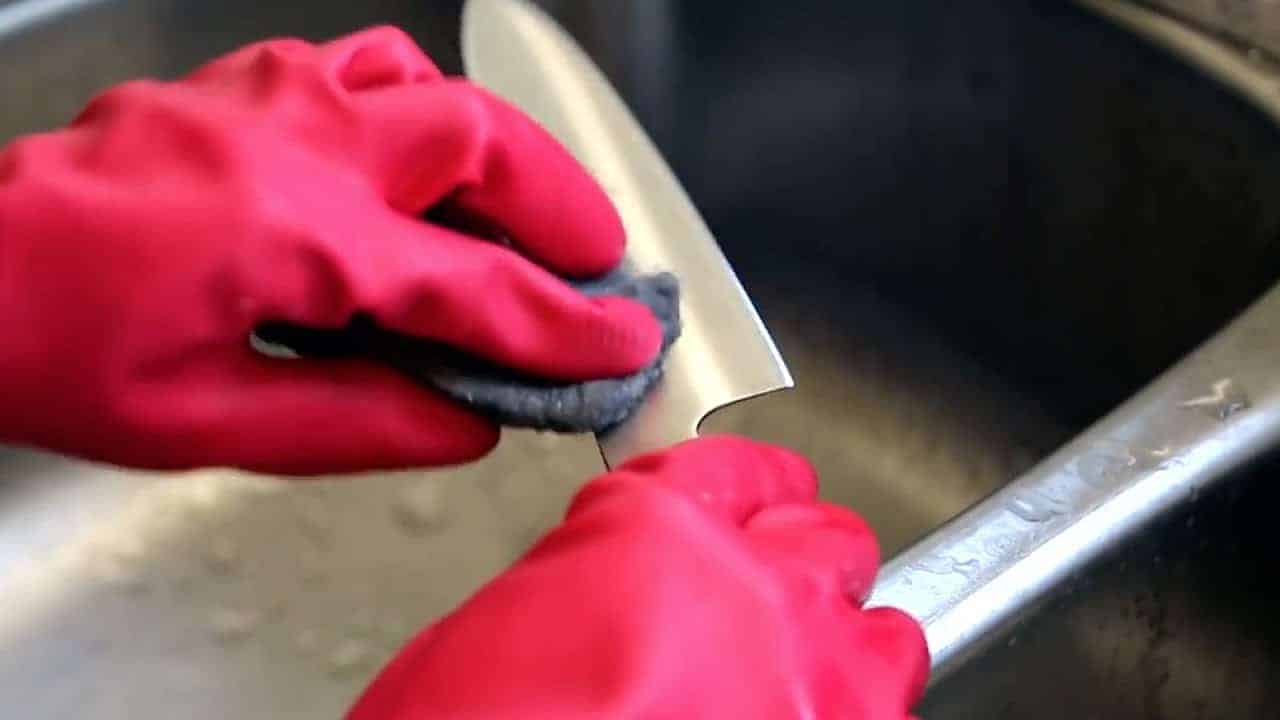 cleaning a knife