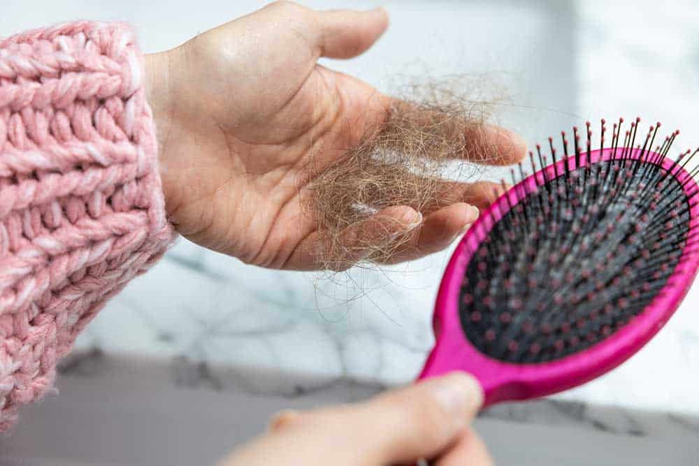 Cleaning a hair brush