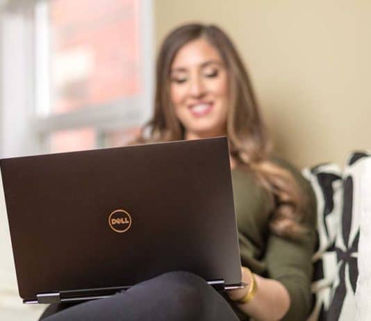 Digital Clutter: 6 Tips to Manage Too Many Emails Melissa Maker with laptop