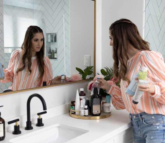 How to Clean A Bathroom: Cleaning Hacks