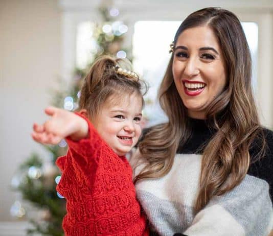 The Ultimate Thanksgiving Cleaning Checklist Melissa an her daughter dressed for the holidays