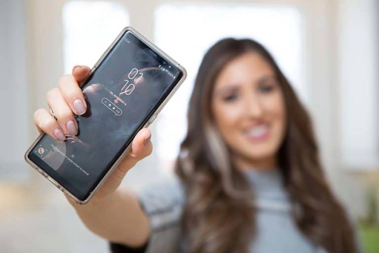 Melissa Maker holding a phone