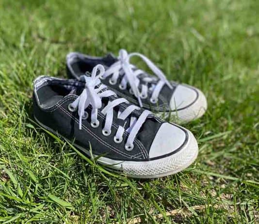 How to Clean Converse Shoes Black converse in the grass