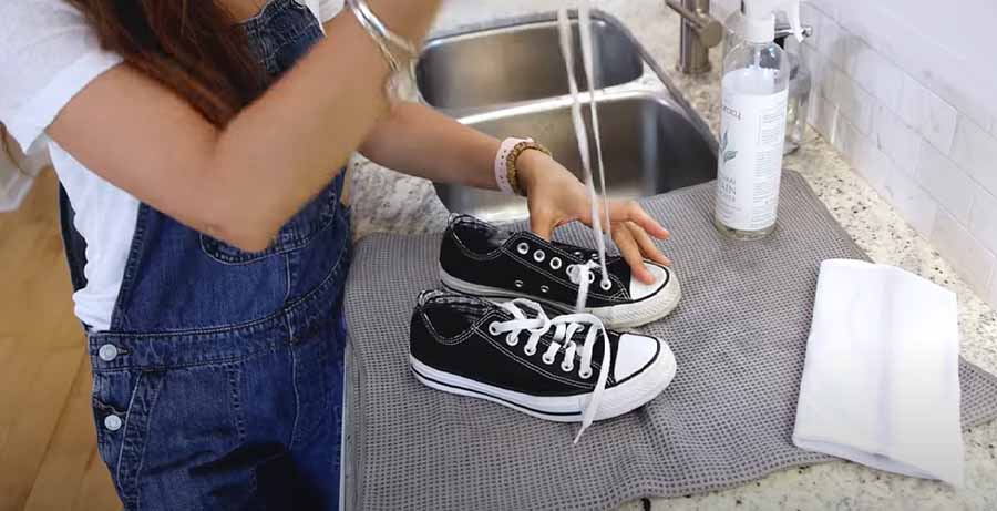 hire Siblings Change clothes How to Clean Converse Shoes - Clean My Space