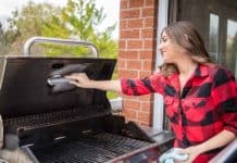 How to Clean a BBQ Grill Melissa cleans the barbecue