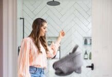 10 Decluttering Tips That Changed My Life Melissa doing laundry