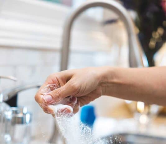 27 Clever Baking Soda Hacks Cleaning pan with baking soda