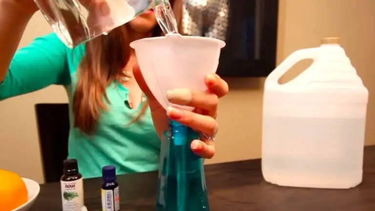 What You CAN (and CANNOT) Clean with Vinegar! What You CAN (and CANNOT) Clean with Vinegar!